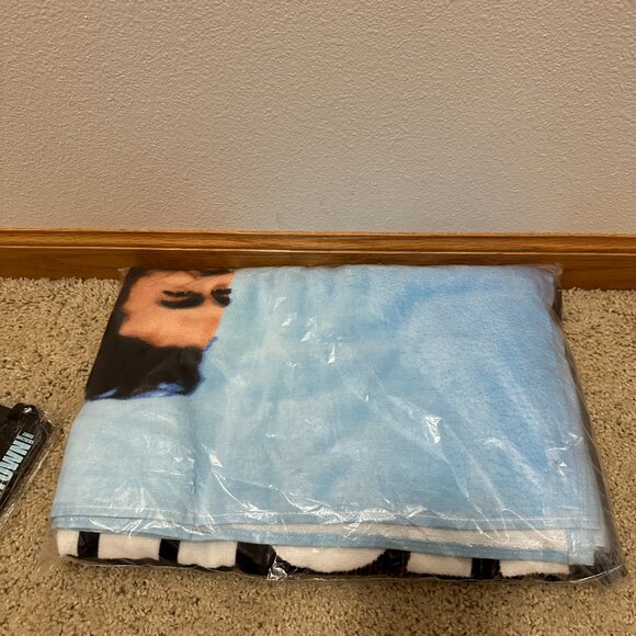 Jonas Brothers 2025 Tour VIP Package Towel & Luggage Tag - Picture 2 of 4